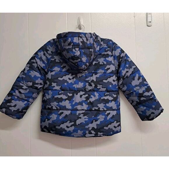 Amazon Essentials Boys' Heavy-Weight Hooded Puffer Jacket Coat,Blue,Camo XS(4-5) - Picture 5 of 9